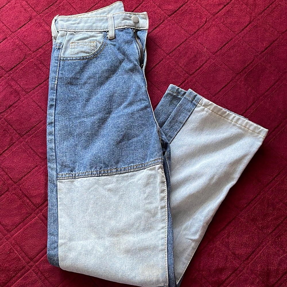 Boyfriend jeans style.